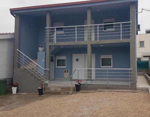  Apartmani AB, Unterkunft in Pirovac