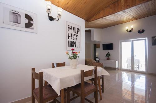 Apartments by the sea Brodarica, Sibenik - 5736