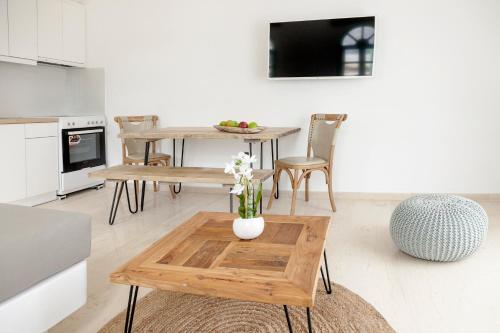 Joanna Villas - image 2