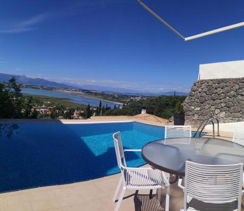  GEOMAR HOUSE 2 SKY AND VIEW in Perama