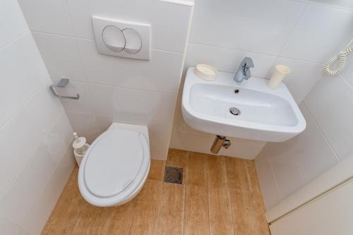 Gregovic Family Apartments - image 14