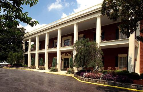 Stone Mountain Inn - image 2
