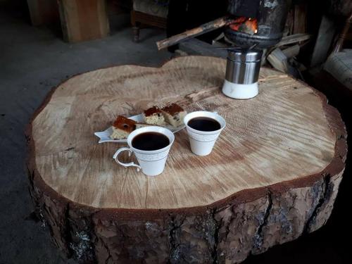 Heshkili huts Svaneti