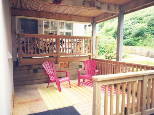 Facilities, Rustic Mountainside Chalet in The Blue Mountains (ON)
