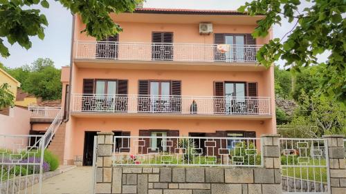  Apartments Adriana, Unterkunft in Sibinj Krmpotski