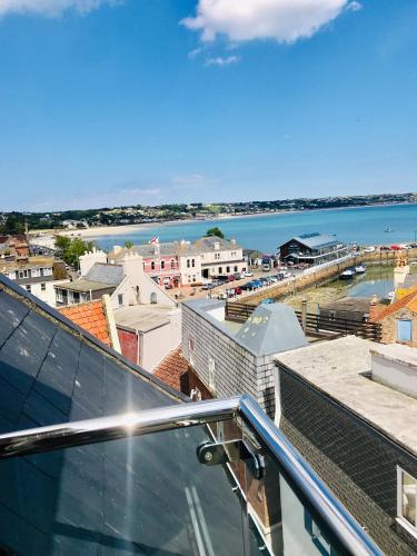 Terraza/balcón, Porthole Suites in Saint Aubin