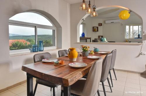 Létesítmények, Agama in Livnim