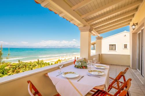  Dream Beach House in 49081 Acharavi