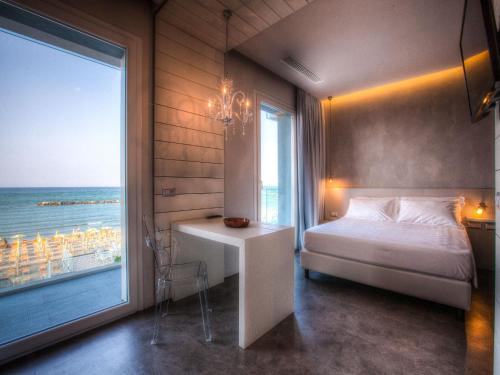 Bell Suite Hotel - image 10