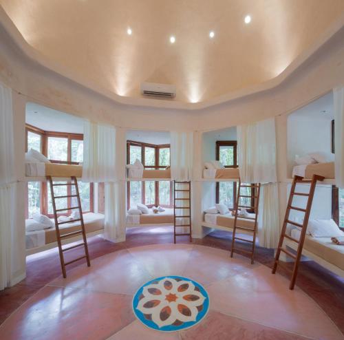 Shared room, mixed dormitory