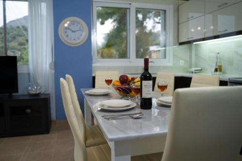  Seaside Apartments in Kaloi Limenes
