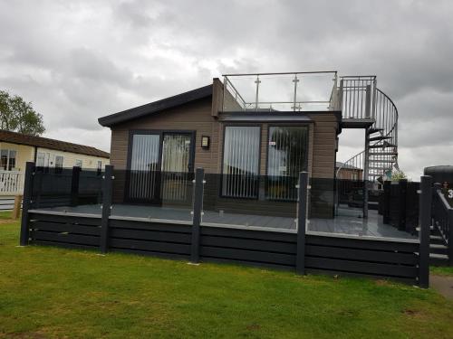 Hot tub hols in lodge with roof terrace