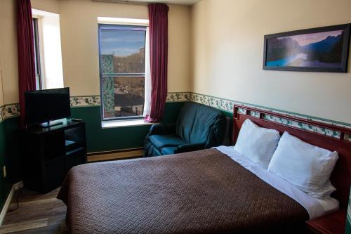 Queen Room image 2