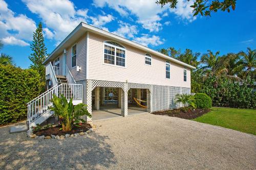 Stunning Newly Designed and Renovated Home seconds to the Gulf Of Mexico Sanibel