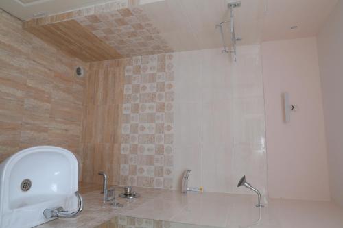 Bathroom, Brindavan Suites in Kirlampudi Layout