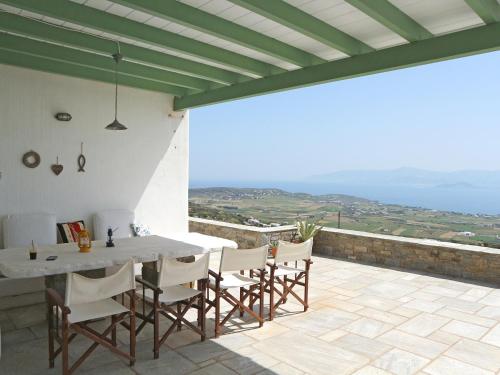  Sea View Traditional Paros Villa, Unterkunft in Kóstos