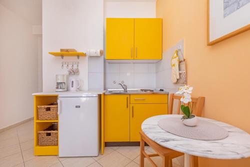 Apartments Mirela - image 8