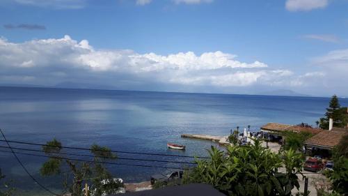  George's Sea View Apartments, Pension in Mesongi