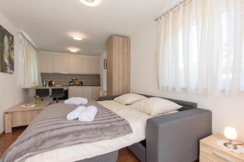  Apartments and room Solis in Malinska