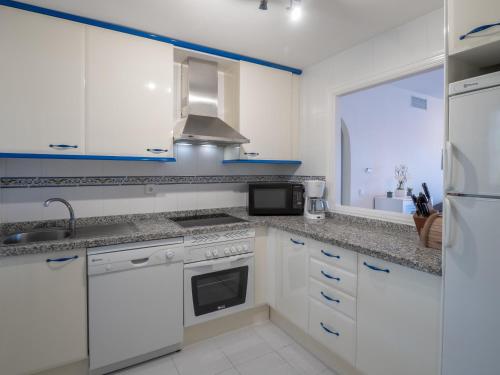 2284-Apt with big terrace with sea view - image 11