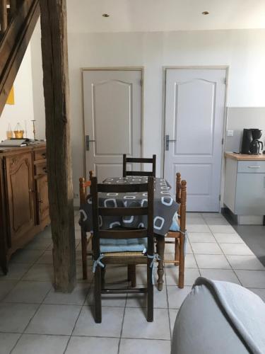 Instalaciones, La Huberdiere in Luynes