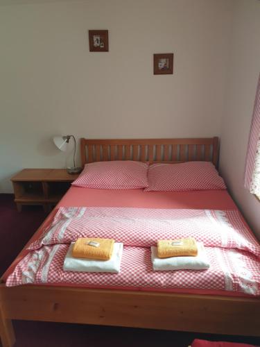1 queen bed