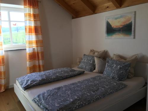 2 bedrooms, 3 beds