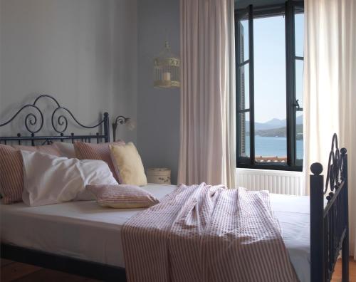 Sto Roloi Island Houses – Poros, 
