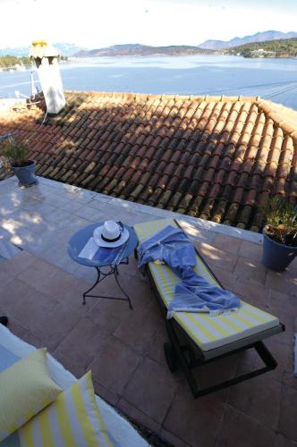 Sto Roloi Island Houses – Poros, 