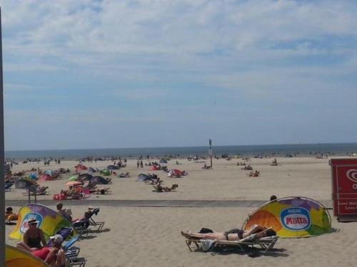 Chalet Joleen IJmuiden aan zee, vlakbij het strand in 艾默伊登