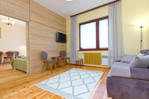 Villa LINNE - pok 2, 3 i 4-os, apartamenty z aneksami, WiFi, plaża 7min, centrum - 300m – Jastrzebia Gora, NY