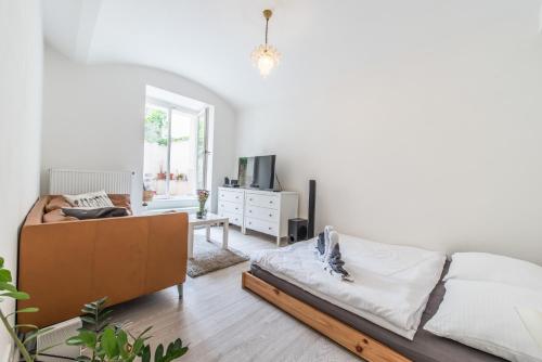 Quiet apartment in the city center with own terrace, Prague