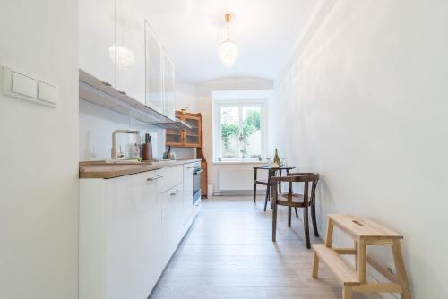 Quiet apartment in the city center with own terrace, Praha (fotografie 3)