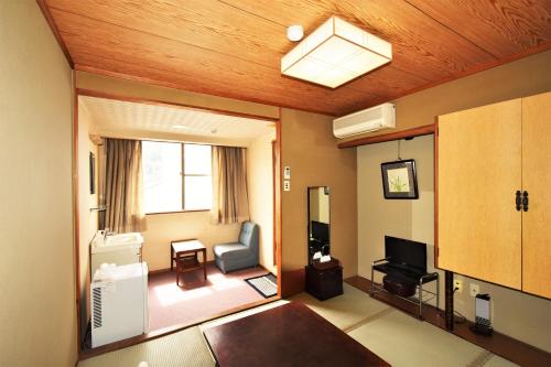 room detail thumbnail 1