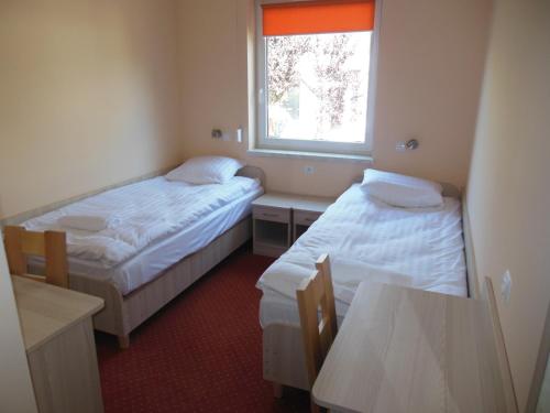 2 twin beds