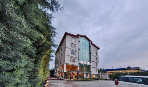 

Batra Hotels And Residences