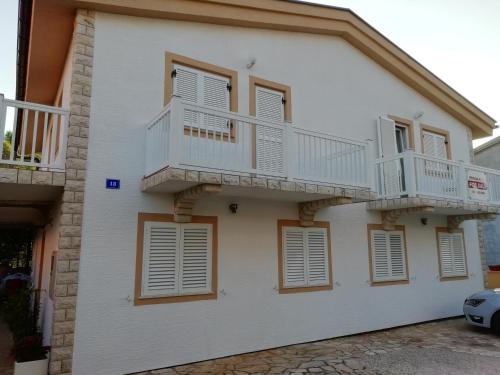  Apartmani Hrpka, Ferienwohnung in Vir