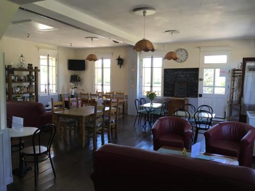 Bar Le Lac in 加爾唐普河畔貝西納