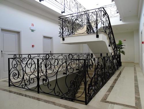 Bowen, Luxury Suites 5
