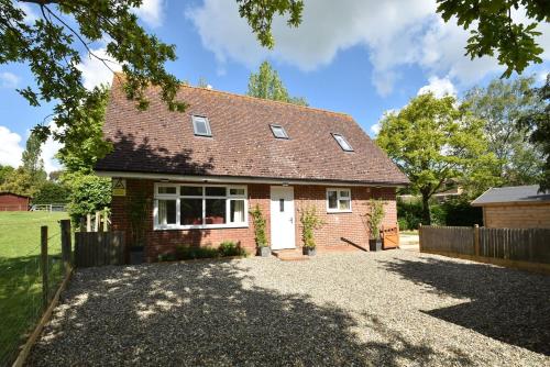 Lyndhurst Cottage, Peasmarsh Near Rye, Sleeps Up To 6 Guests, Rye, East Sussex