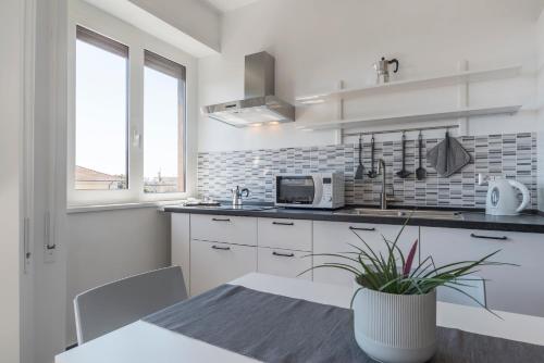 Nomentana White Apartments, Рим (фото 6)