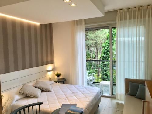 Superior Triple Room image 2