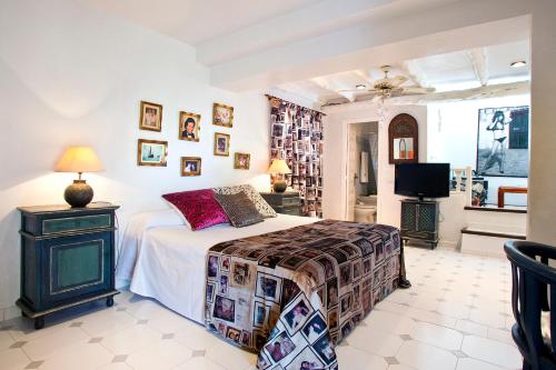 Pikes Hotel