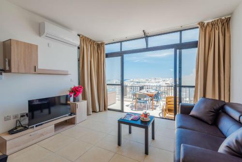 Seashells Seaview Penthouse With Hottub - image 11