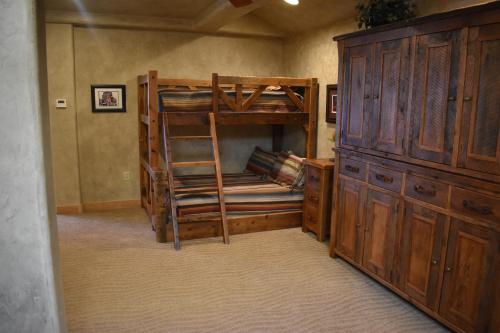 197706208 Cougar Ridge