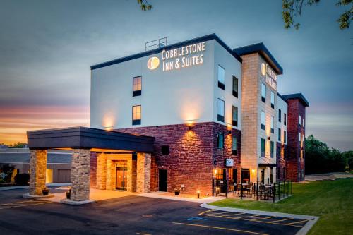 Cobblestone Inn & Suites – Fairfield Bay - Hotel