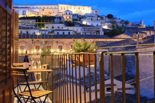  Dietro le Quinte - Un Balcone nel Centro Barocco, Pension in Modica