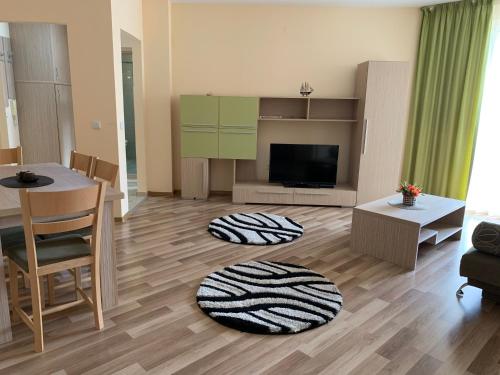 Deluxe Apartment image 1