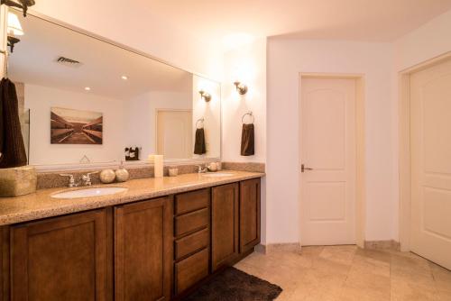 Paraiso Del Mar Resort A202 2 Bed by Casago