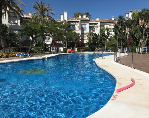 Úszómedence, Marbella - Estepona beach frontline apartment in Hacienda Beach